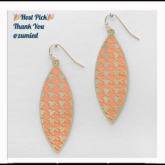Boutique Jewelry - SOLD🚨HP🎉NWT Enamel Leaf Earrings